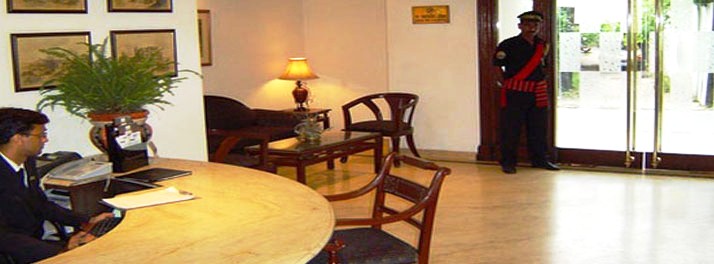 347/La Place Sroavar Portico - Lucknow 02.jpg